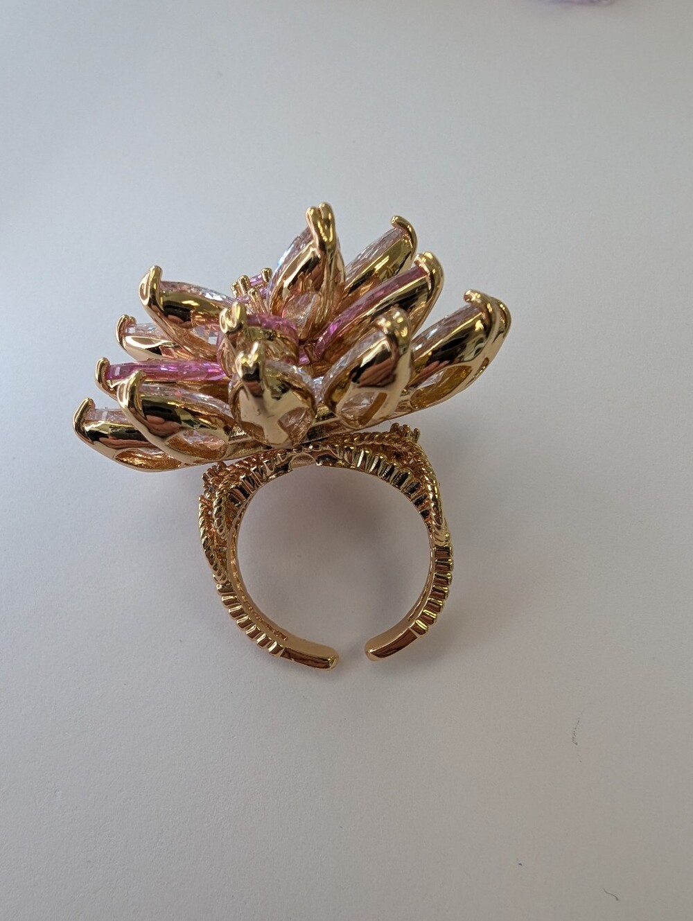 EC GLASS CRYSTAL GOLD TONE RING - Picture 4 of 7